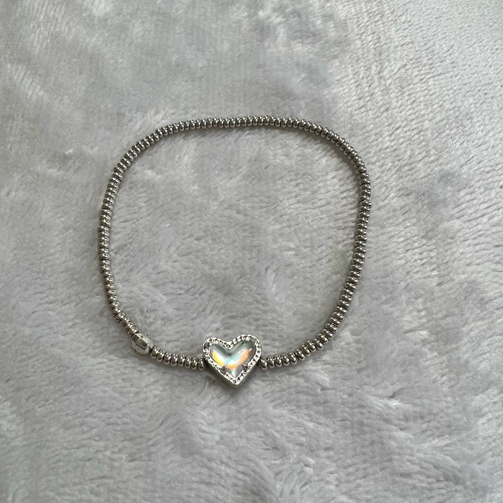 Kendra Scott heart stretch bracelet with dichroic glass